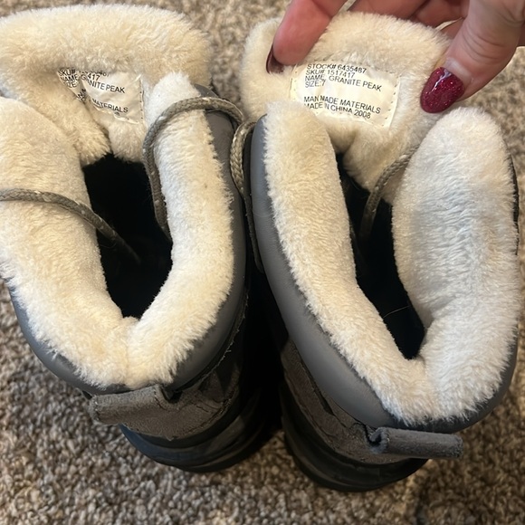 size 7 Itasca Woman’s Winter Boots Color Granite Peak - Picture 2 of 6